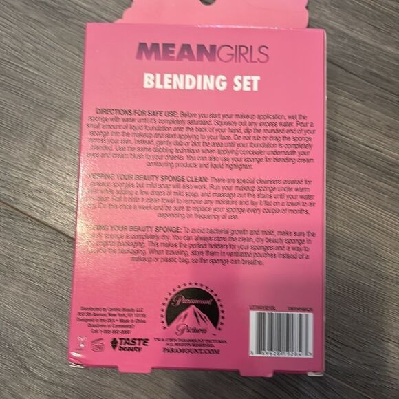 NEW Mean Girls Blending Set with Pink Sponge and Brush - Picture 2 of 2